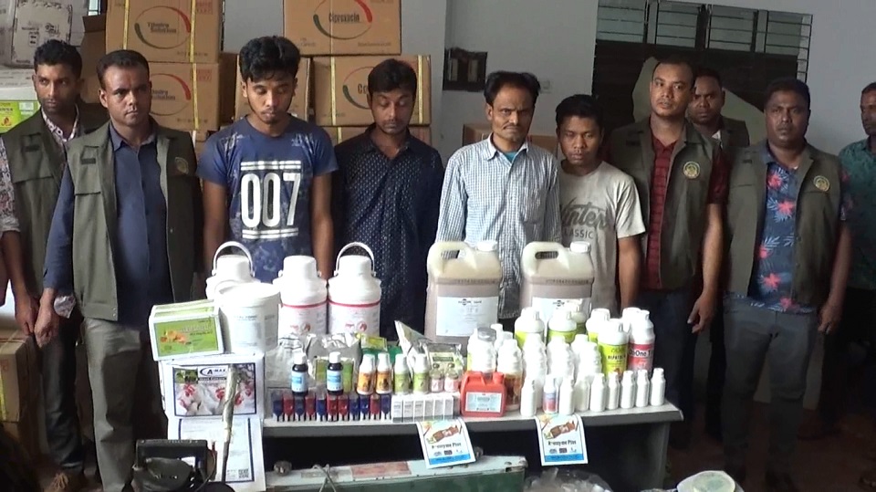 মোটাতাজাকরণের ভেজাল ঔষধ উদ্ধার, আটক ৪