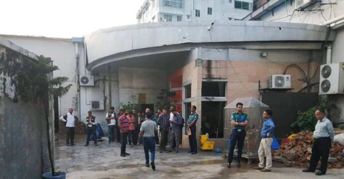 রাজধানীর ফুয়াং ক্লাবে পুলিশি অভিযান চলছে