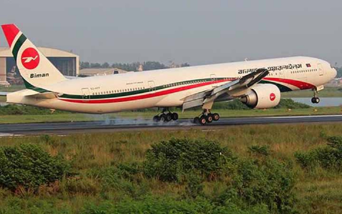 ১৪ ঘণ্টা পর চট্টগ্রামে বিমান ওঠানামা শুরু