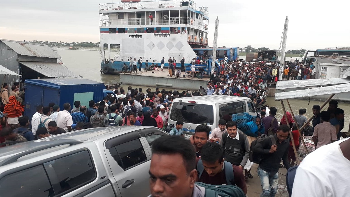 শিমুলিয়া-কাঁঠালবাড়ি নৌরুটে ফেরি চলছে, বন্ধ লঞ্চ-স্পিডবোট