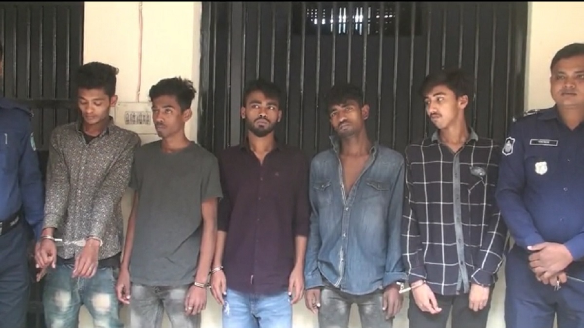 ভৈরবে অস্ত্রসহ ৫ ডাকাত গ্রেফতার