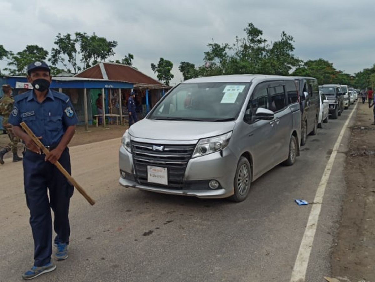 দৌলতদিয়া ঘাটে ঢাকামুখী যাত্রীদের চাপ বেড়েছে