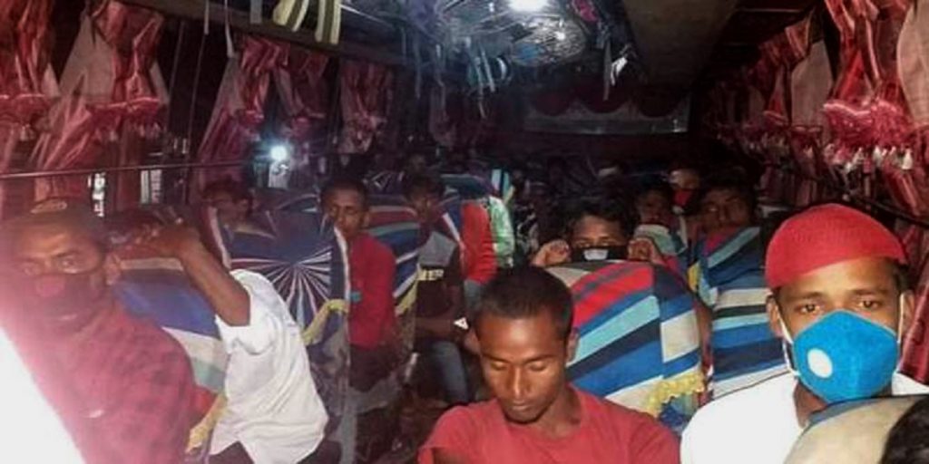 কুড়িগ্রামে নৈশকোচে অতিরিক্ত যাত্রী বহন করায় জরিমানা