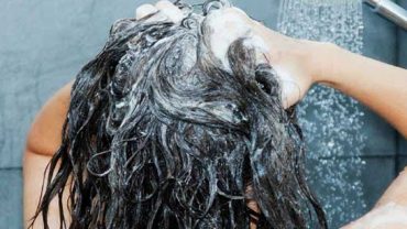 ভেজা চুলে ঘুমালে যে ক্ষতি