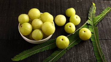 ত্বক ও চুলের যত্নে আমলকীর ব্যবহার