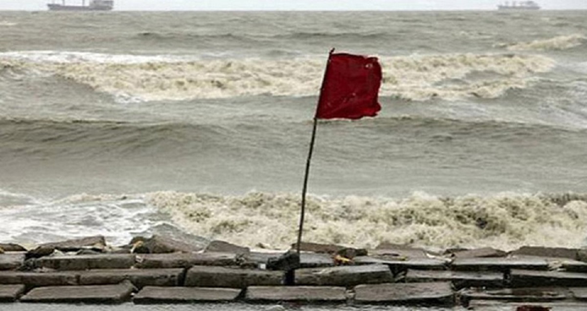 বজ্রসহ বৃষ্টির পূর্বাভাস, সমুদ্রবন্দরে তিন নম্বর সতর্কতা