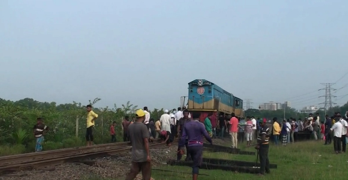 ৯ ঘণ্টা পর ঢাকার সঙ্গে উত্তর ও পশ্চিমাঞ্চলের রেল যোগাযোগ স্বাভাবিক