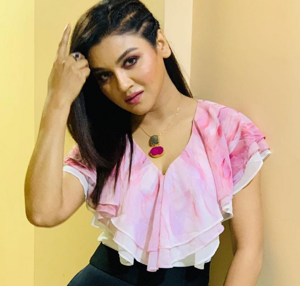 কণ্ঠ’র জন্য কলকাতায় পুরস্কৃত জয়া আহজান