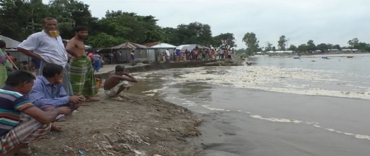 গাইবান্ধায় বাঁধ ভেঙে ২০ এলাকা প্লাবিত