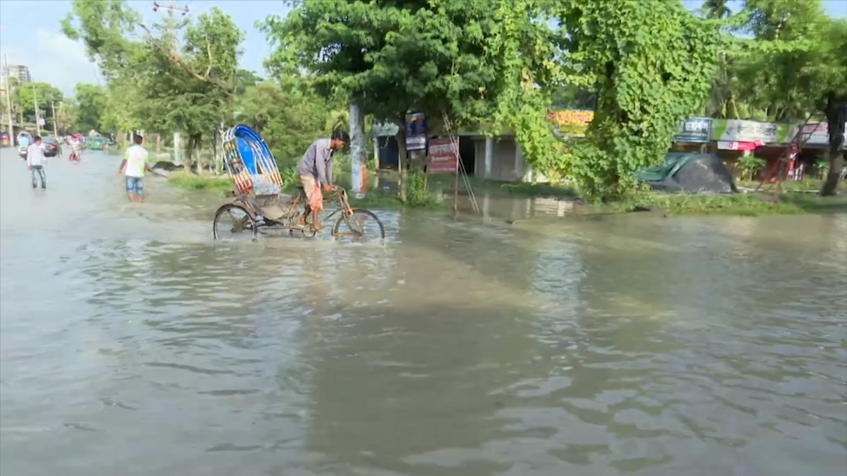 জোয়ারের পানিতে প্লাবিত পটুয়াখালী, বরগুনা ও ঝালকাঠির নিচু এলাকা