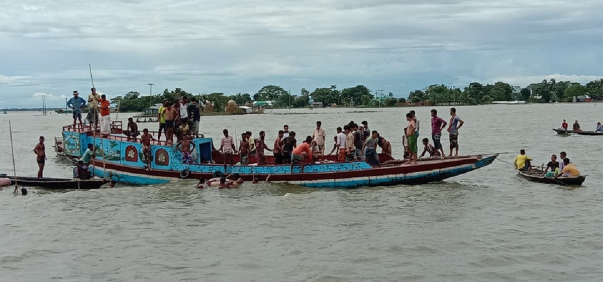 নেত্রকোণায় নৌকা ডুবির ঘটনায় ১৫ জনের লাশ উদ্ধার, নিখোঁজ ৪