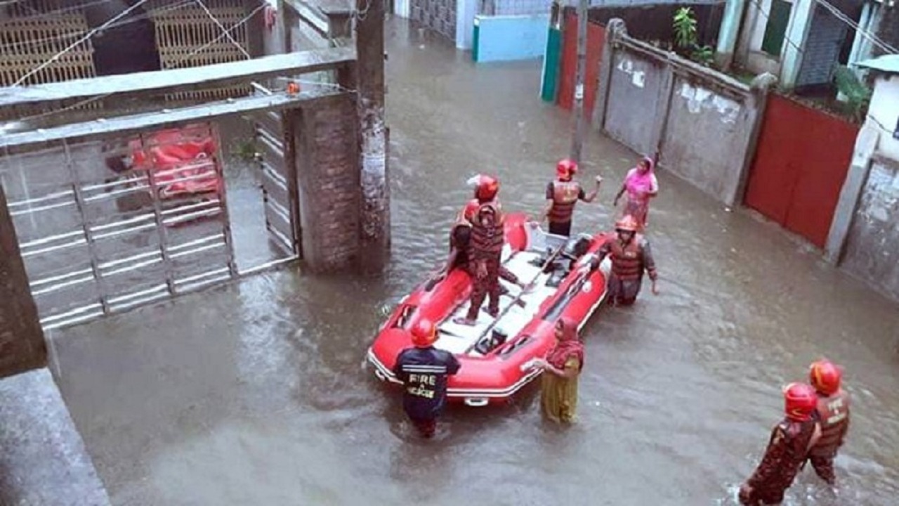 রেকর্ড বৃষ্টির চতুর্থ দিনেও পানি নামেনি রংপুরে