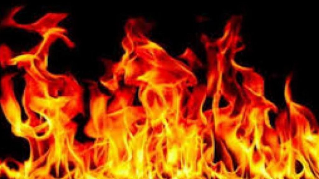 রাজধানীর বনানীতে আহমেদ টাওয়ারে আগুন