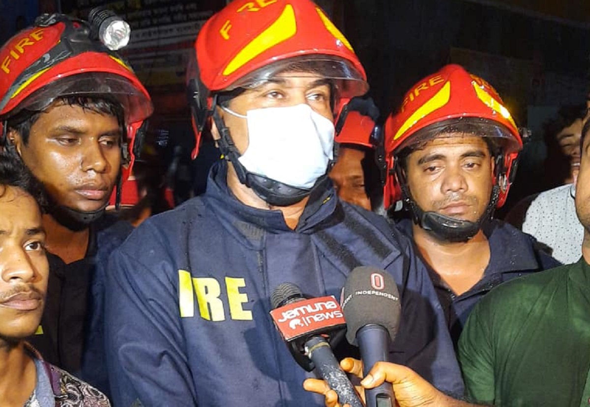 রাজধানীর চকবাজারে চুড়ির দোকানের আগুন নিয়ন্ত্রণে