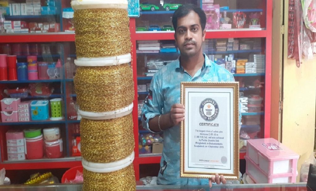 সেফটি পিনের চেইন বানিয়ে গিনেস বুকে পার্থ