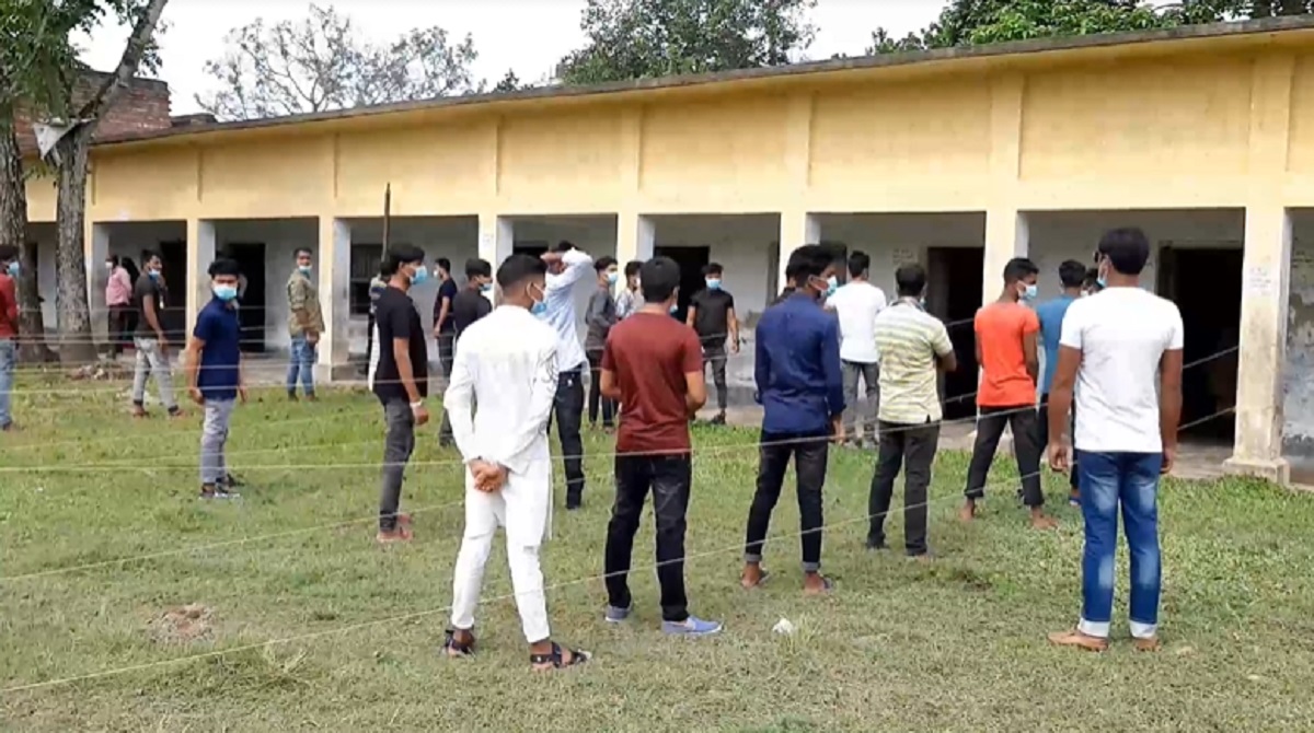 পাবনা-৪ আসনের উপনির্বাচনের ভোট গ্রহণ শুরু পাবনা-৪ আসনের উপনির্বাচনে ভোট গ্রহণ শুরু