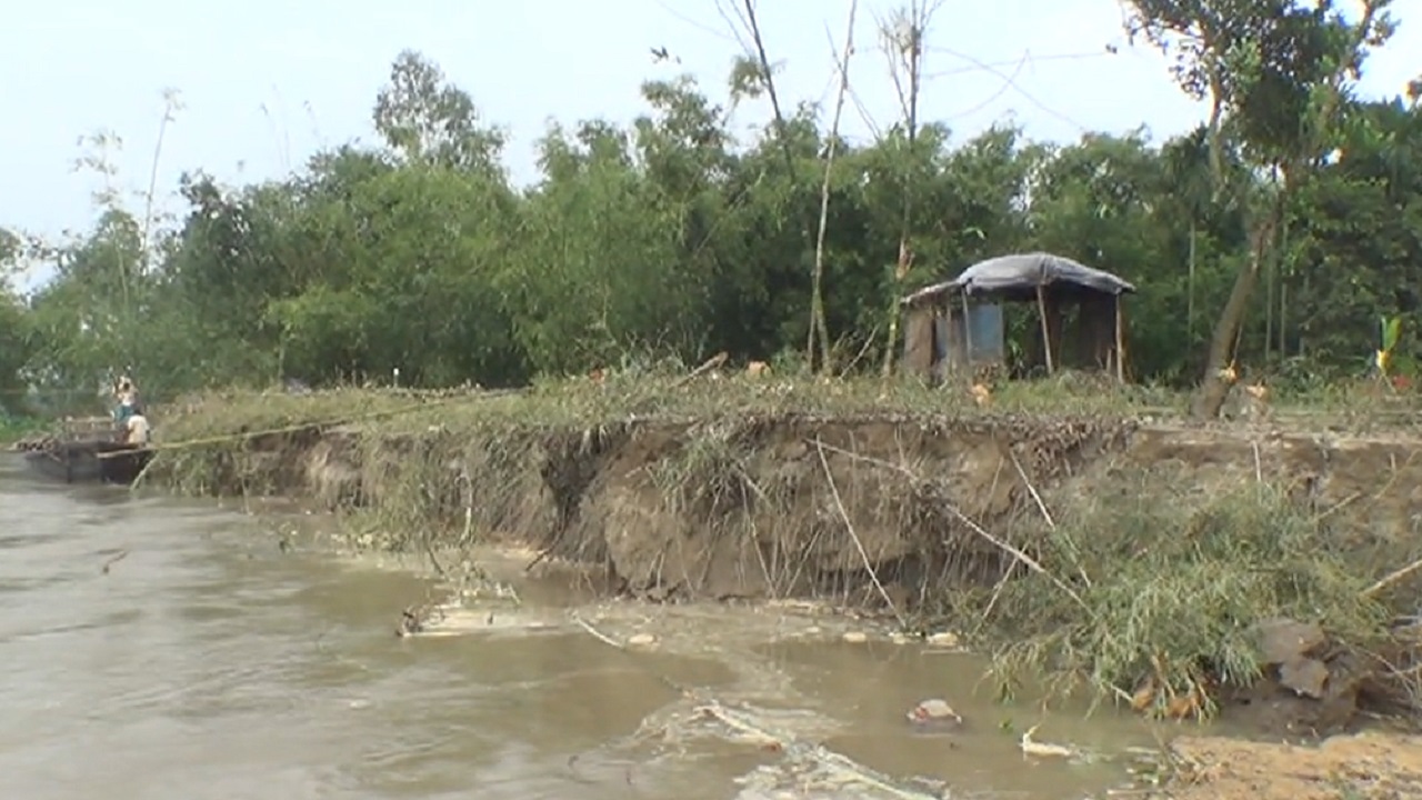 কুড়িগ্রামে বন্যায় তীব্ররূপ ধারণ করেছে ভাঙন