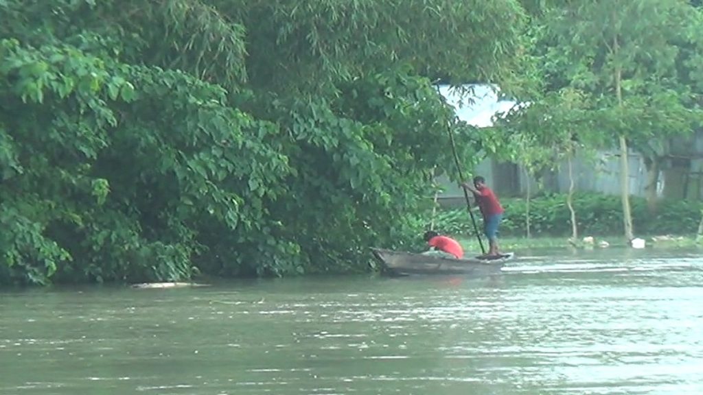 কুড়িগ্রামে কমতে শুরু করেছে ধরলার পানি