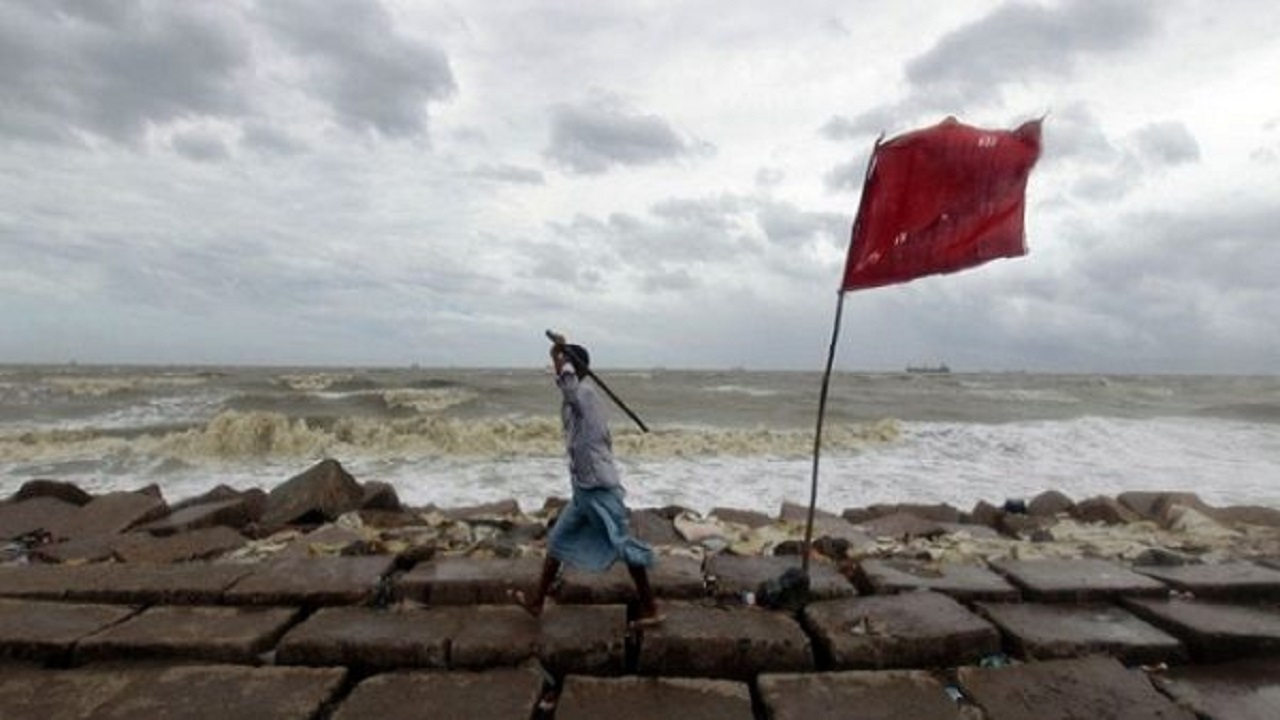 সাগরে লঘুচাপে, বন্দরে ৩ নম্বর সংকেত