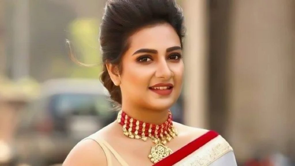 শুভশ্রীর কোলে চেপে শারদীয় শুভেচ্ছায় ছোট্ট ইউভান