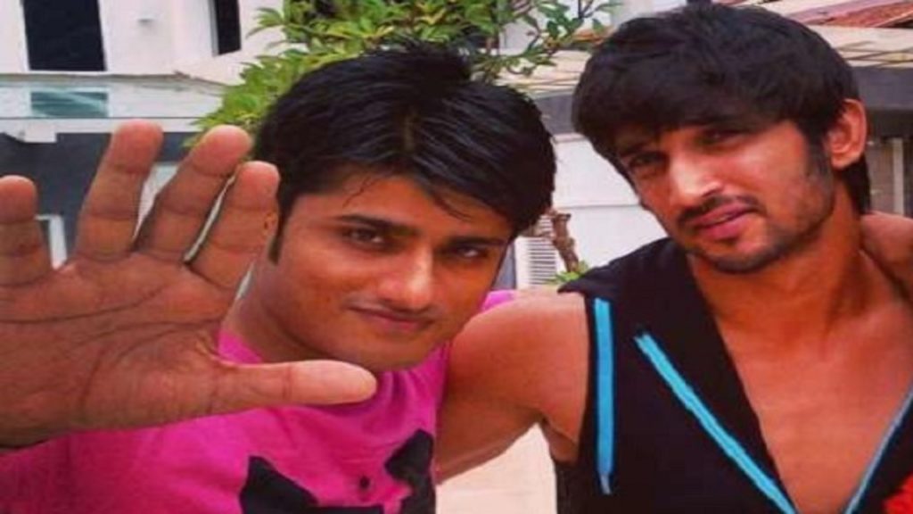 ২০০ কোটি রুপি ক্ষতিপূরণ চেয়ে মানহানির মামলা সুশান্ত'র বন্ধুর