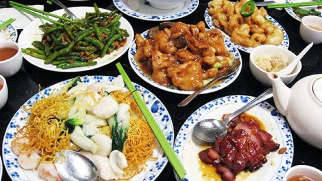 ব্লাইন্ড ডেটের ডিনারে ২৩ আত্মীয়কে নিয়ে উপস্থিত প্রেমিকা!