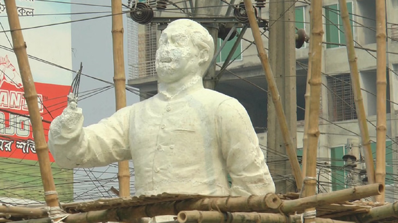 কুষ্টিয়ায় বঙ্গবন্ধুর ভাষ্কর্যের পুর্ননিমার্ণের কাজ শুরু