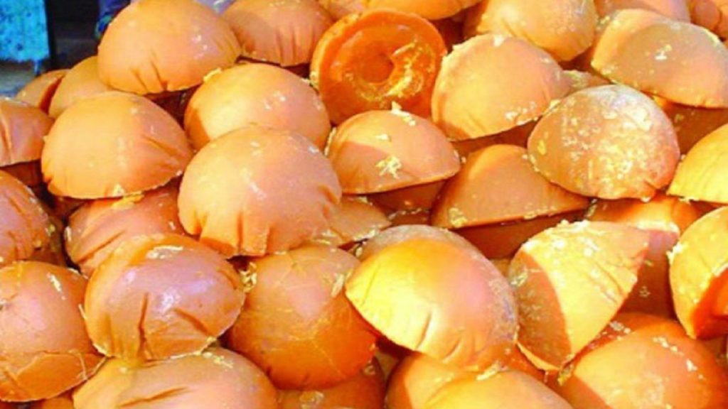 গুড় আসল নাকি নকল চিনবেন যেভাবে