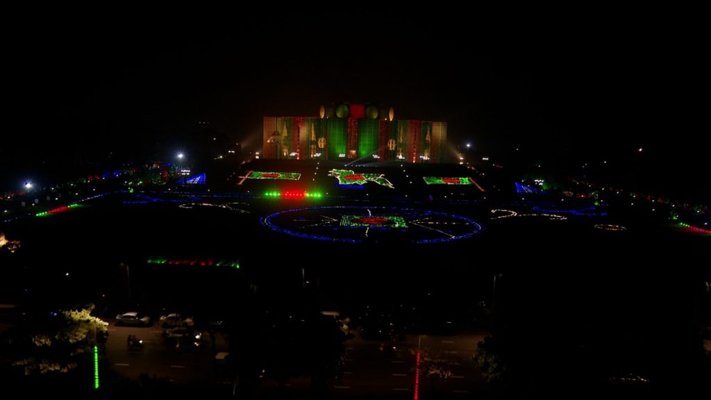 বিজয়ের সাজে রাজধানী