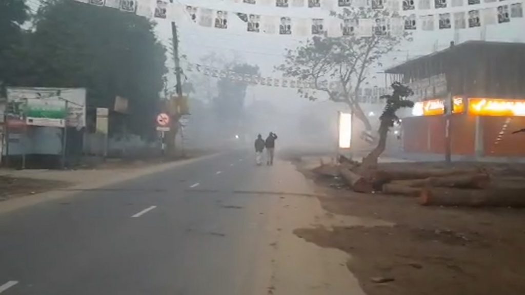 তীব্র শীতে বিপর্যস্ত জনজীবন