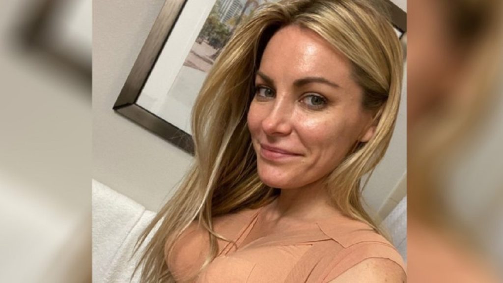 কসমেটিক সার্জারি করিয়ে মরতে বসেছিলেন মডেল