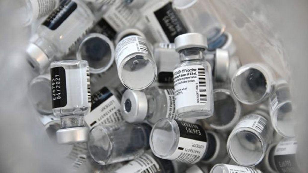 প্রবীণদের ওপর করোনা টিকা প্রয়োগের বিষয়ে নরওয়ের গবেষকদের সতর্কতা