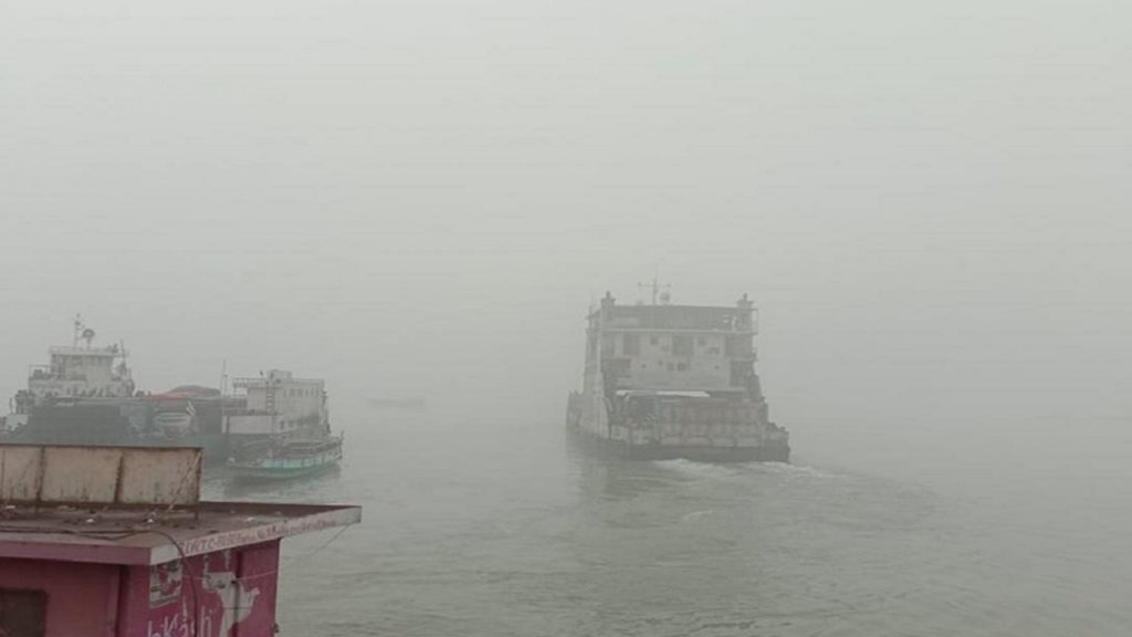 সাড়ে ৫ ঘণ্টা পর শুরু হলো ফেরি চলাচল
