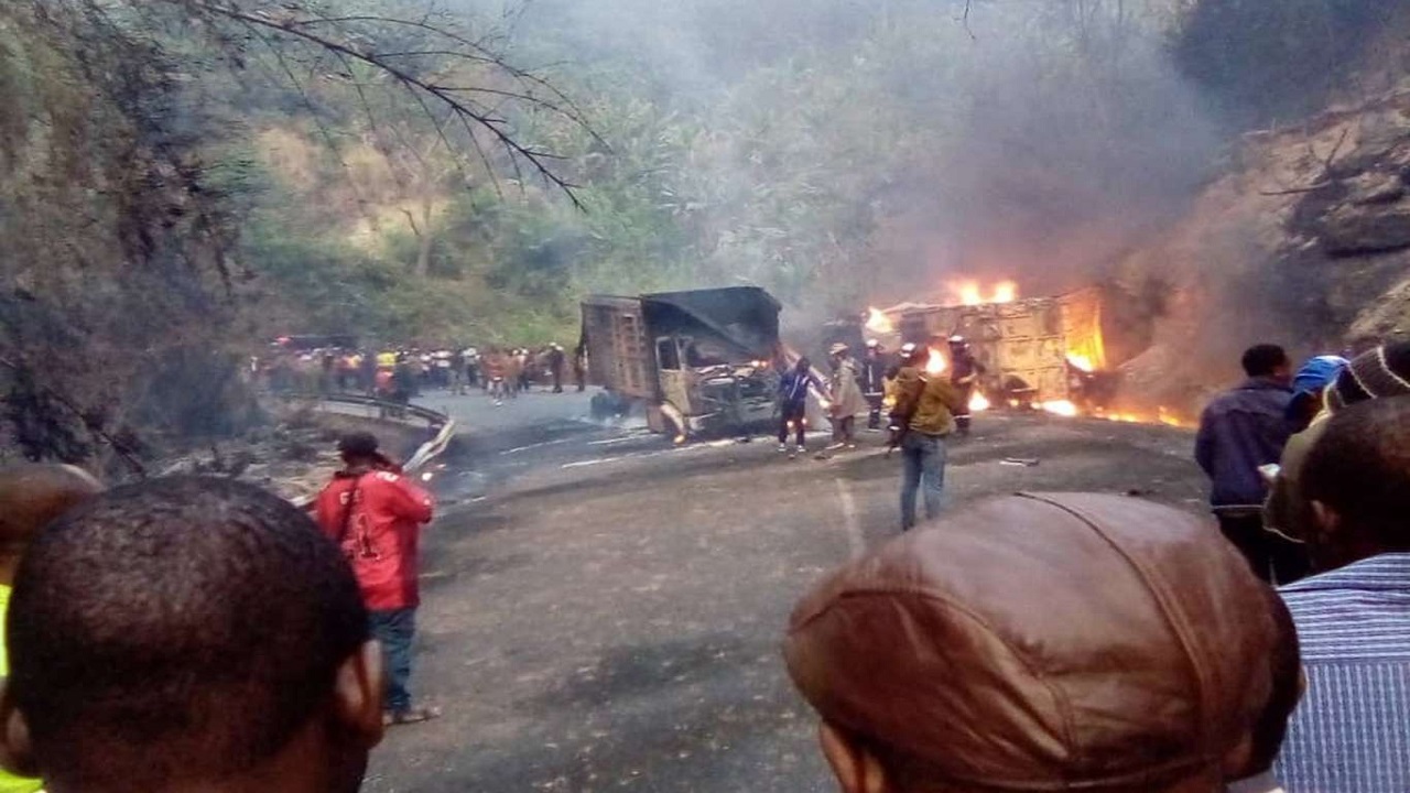 ক্যামেরুনে বাস-ট্রাক মুখোমুখি সংঘর্ষে নিহত কমপক্ষে ৫৩ জন