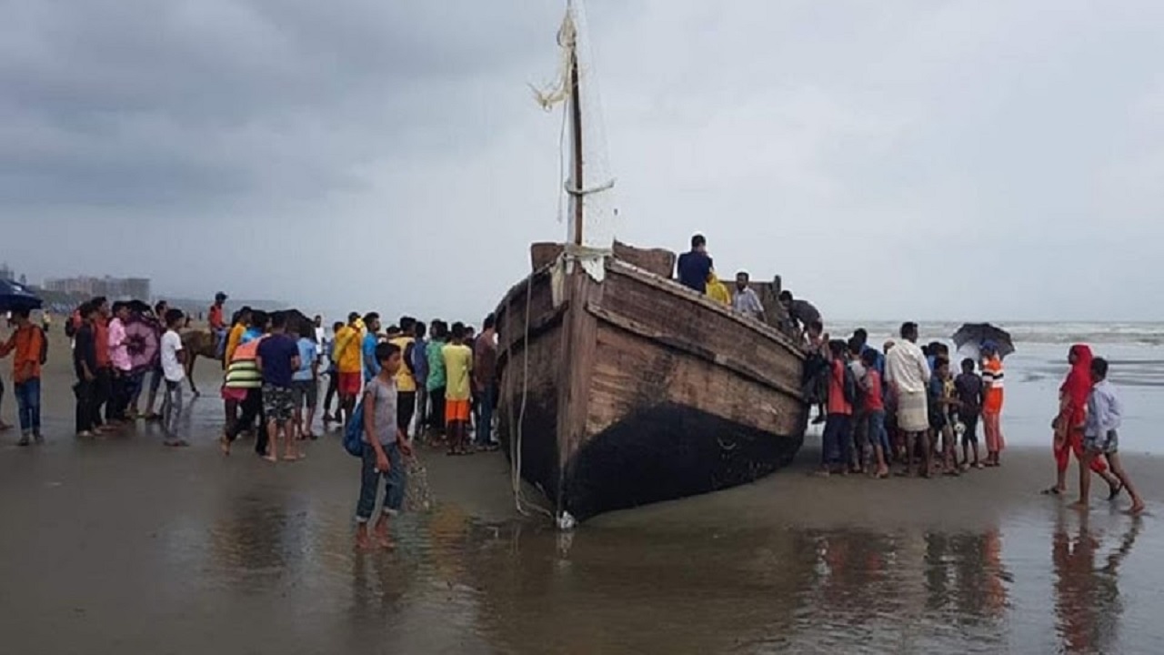 ট্রলার ডুবির ঘটনায় দ্বিতীয় দিনের মতো চলছে উদ্ধার অভিযান