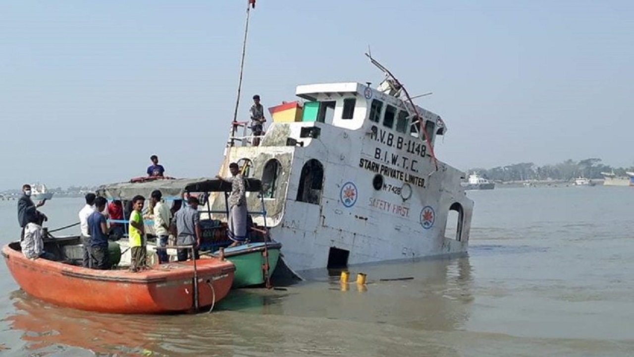 পশুর নদীতে কয়লাবোঝাই কার্গো জাহাজ ডুবি