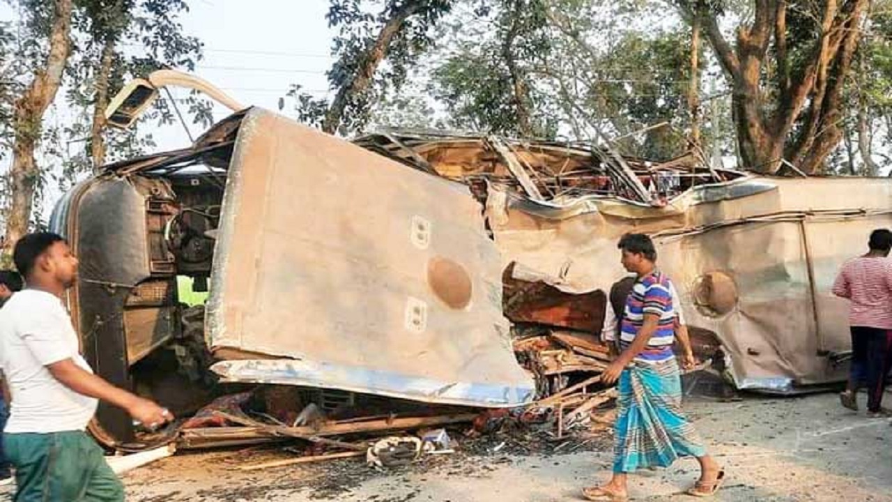 ঝিনাইদহে সড়ক দুর্ঘটনায় নিহত বেড়ে ১১