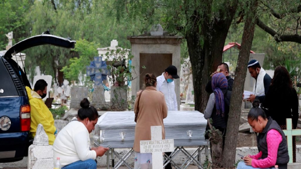 বিশ্বে টানা দ্বিতীয় দিনের মতো করোনায় ১০ হাজারের বেশি মানুষের মৃত্যু