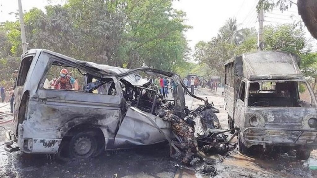 রাজশাহীতে সড়ক দুর্ঘটনায় নিহতদের দাফন সম্পন্ন