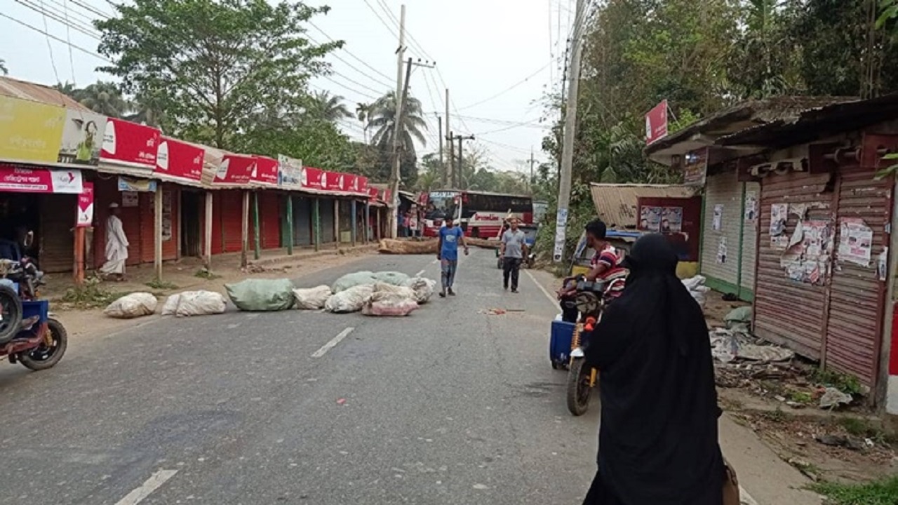 বসুরহাটে আওয়ামী লীগের দু'গ্রুপের সংঘর্ষ, আটক ২৮