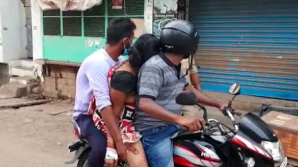 এ্যাম্বুলেন্সের অভাবে ছেলের মোটরসাইকেলে মায়ের লাশ