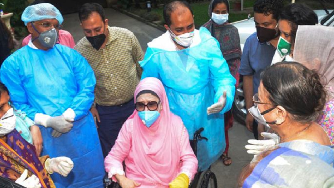 খালেদা জিয়ার অবস্থা স্থিতিশীল জানালেন চিকিৎসক