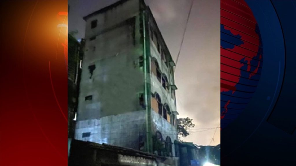 চট্টগ্রামে হেলে পড়েছে ৫ তলা একটি ভবন, পরিত্যক্ত ঘোষণা প্রশাসনের