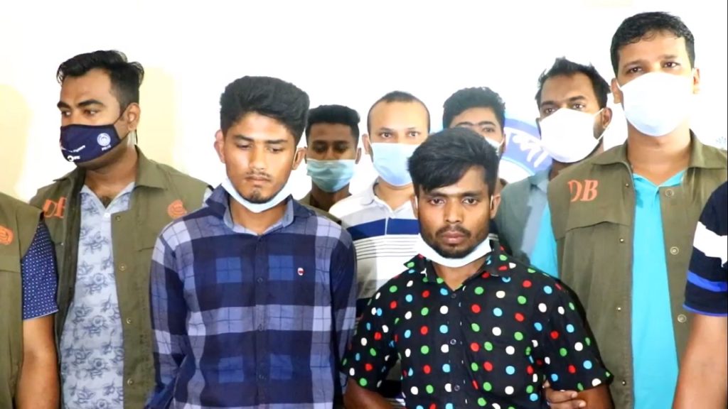 কক্সবাজারে বিস্কুটের কার্টুনে দেড় লাখ ইয়াবা আটক ২