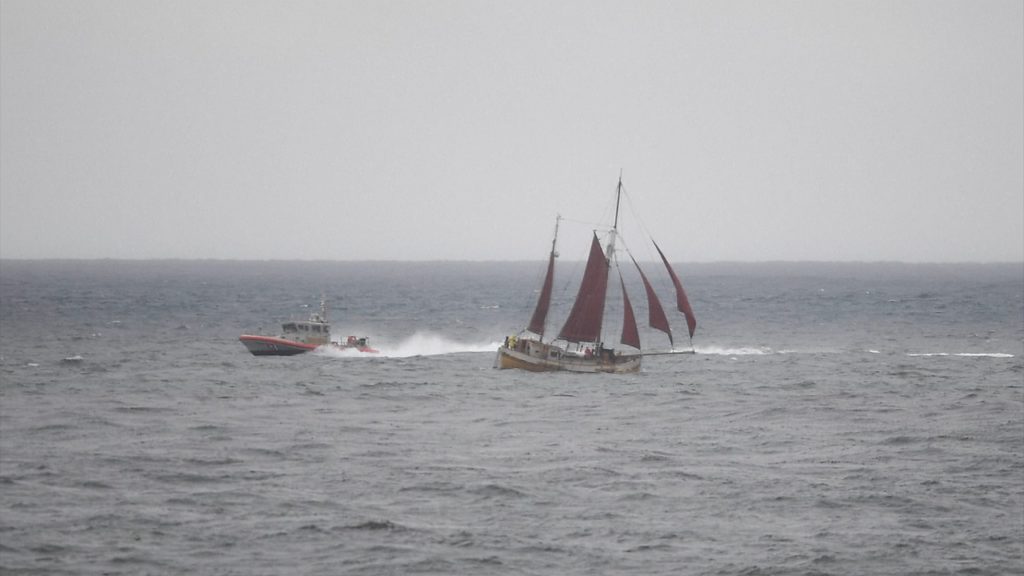 সান ডিয়েগোয় কোস্টগার্ডের অভিযান, মৃত্যু ৩