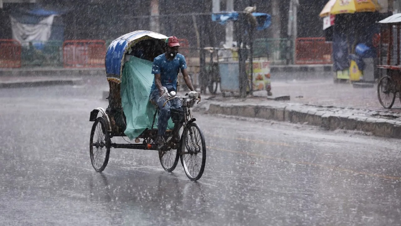 তীব্র গরমের পর রাজধানীতে বৃষ্টি