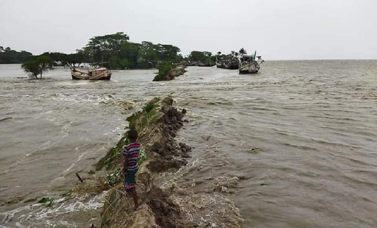 ঘূর্ণিঝড় ইয়াস: ক্ষতিগ্রস্ত ২৭ উপজেলায় চলছে মানুষের ঘুরে দাড়ানোর চেষ্টা