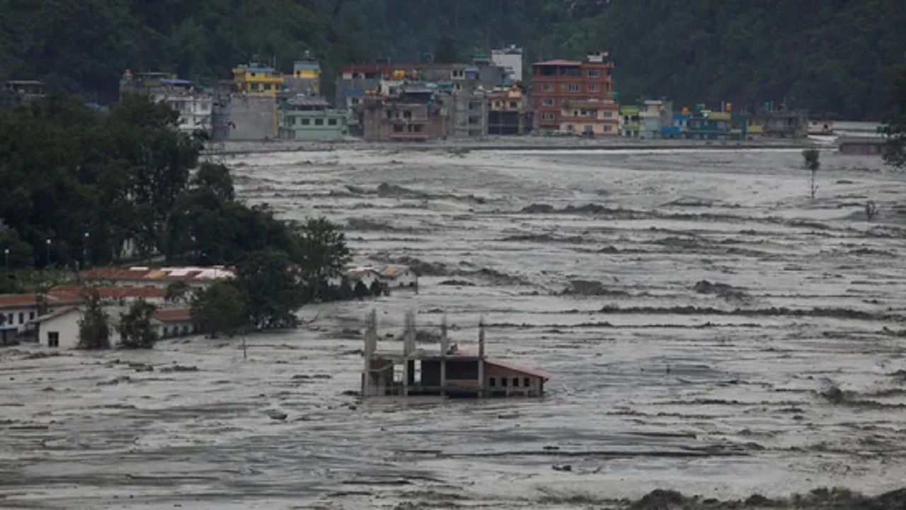 নেপালে বন্যা পরিস্থিতির আরও অবনতি, নিখোঁজ ২০