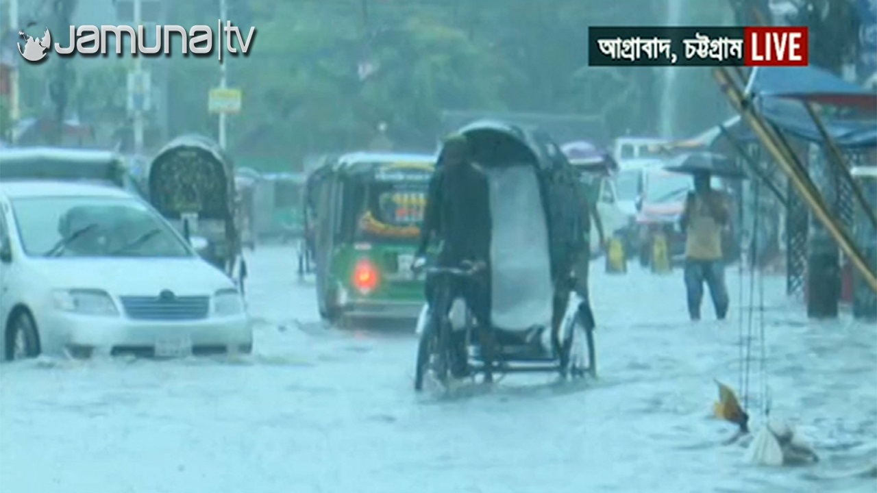 টানা বৃষ্টিতে আবারও ডুবতে বসেছে চট্টগ্রামের নিচু এলাকা