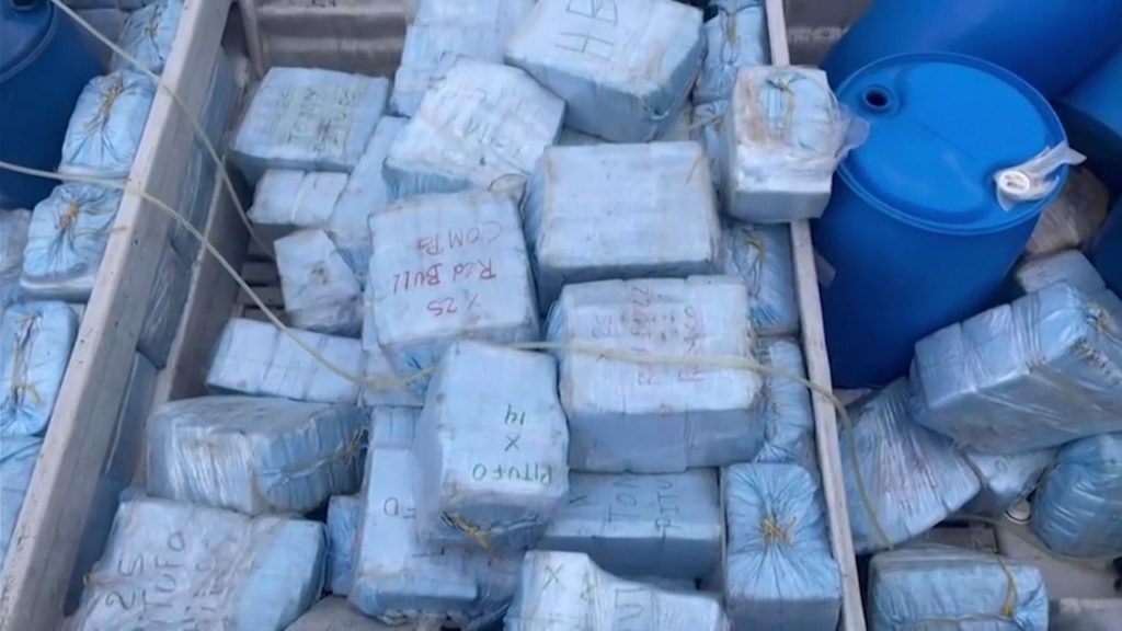 মাদকবিরোধী অভিযানে দুই টনের বেশি কোকেইন জব্দ কলম্বিয়ায়, আটক ৫